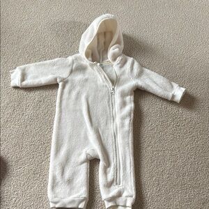 Cozy White Old Navy Hooded Baby One Piece fleece 6-12 month